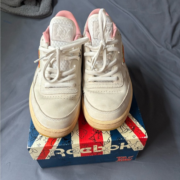Tom and Jerry Reebok - Picture 4 of 5